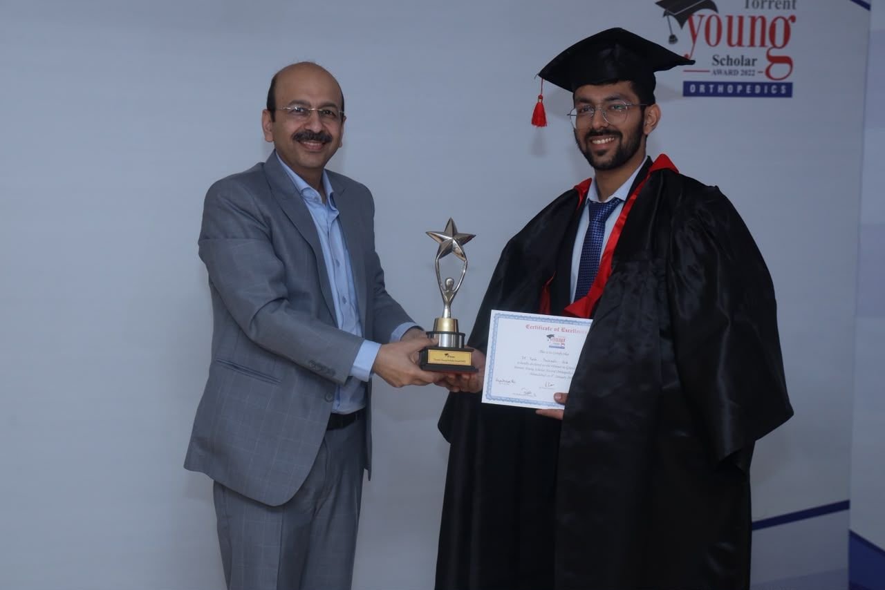 Dr. Yash Ved receiving the trophy and Certificate of Excellence at the Torrent Young Scholar Award 2022